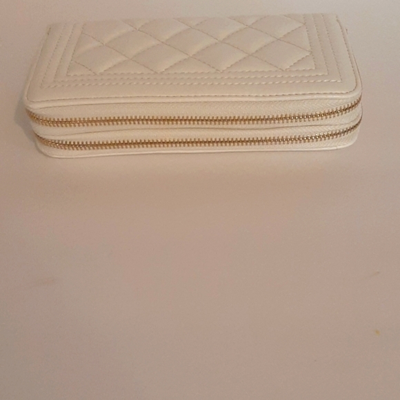 Fashion wallet. Smoke free home - Picture 2 of 3